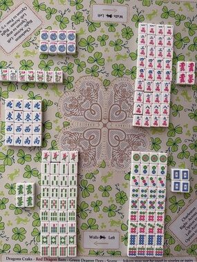 Mahjong Tile Set - White and Green (MAT NOT INCLUDED)